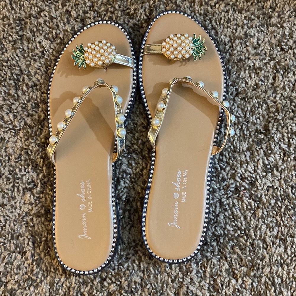 SIZE 8 - PINEAPPLE PEARL SANDALS